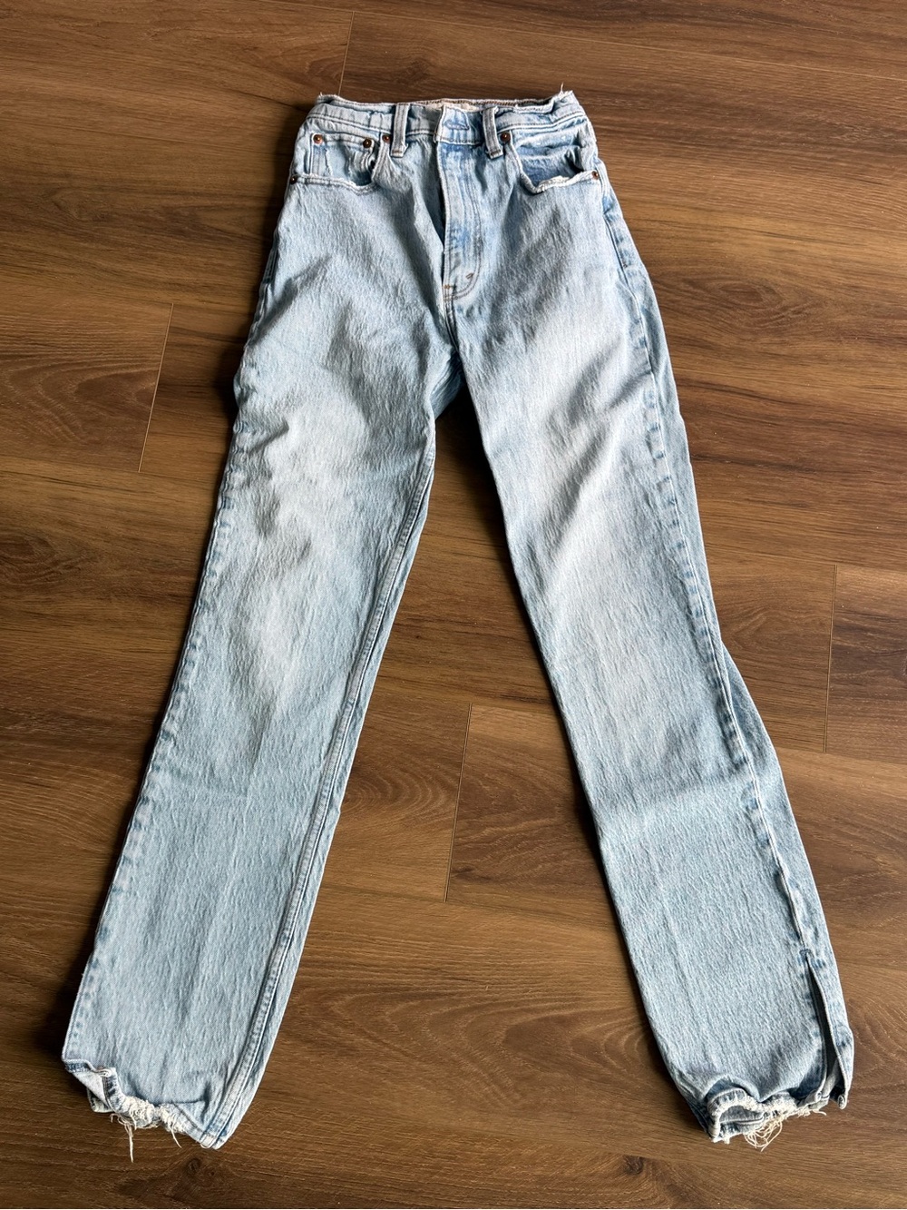 Abercrombie Light Wash Women’s Jeans